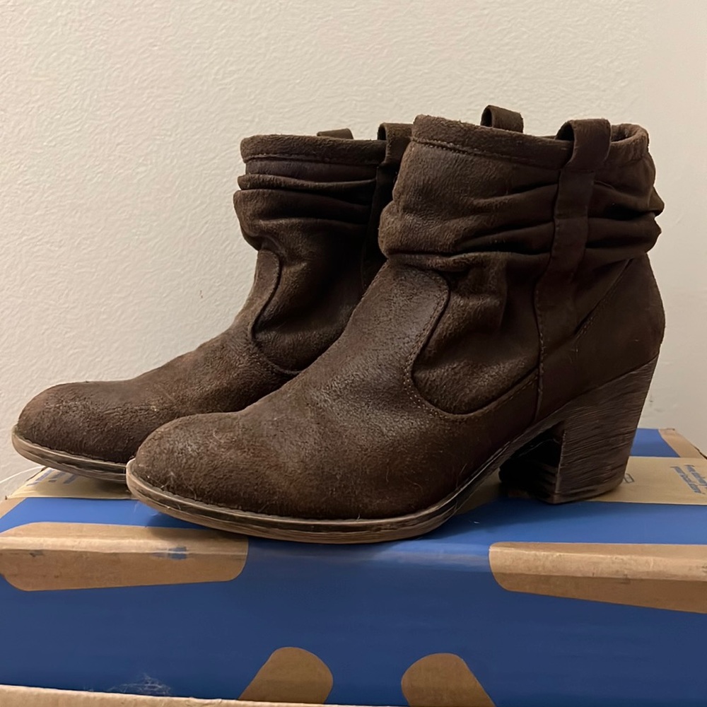 Ladies short brown boots size 8